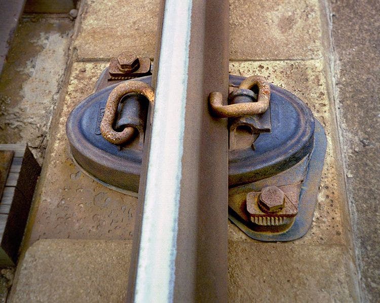 Egg Direct Fixation Track Fastener