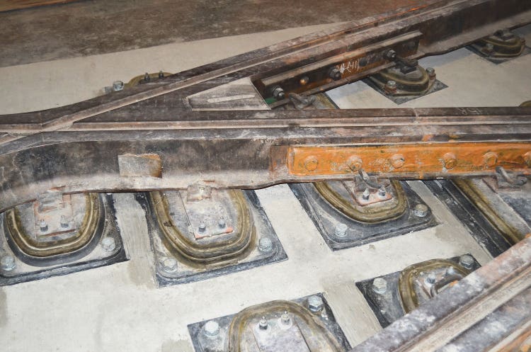 Egg Direct Fixation Track Fastener Line Drawing - Turnout
